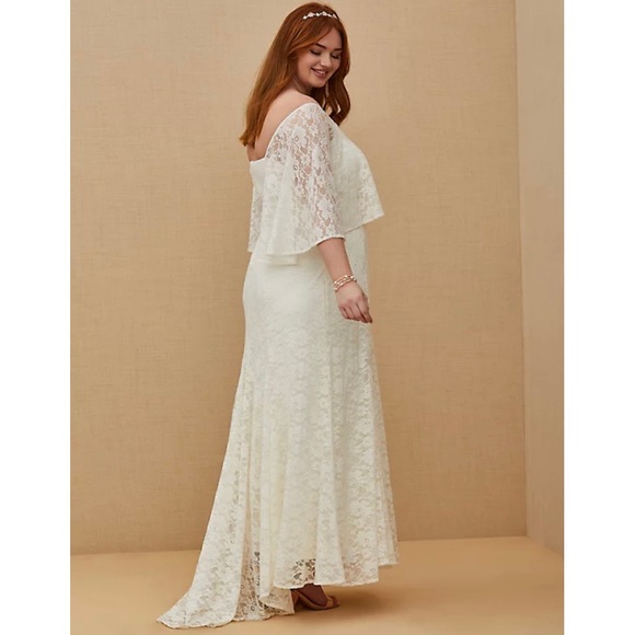 Torrid Women’s Plus Size Ivory Lace Capelet Wedding Dress Size 16 - Picture 2 of 12